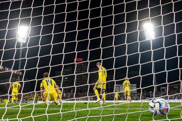 261002 Jesper Karlström, Hampus Skoglund and Eric Smith of Sweden looks dejected after 1-1 during the Nations League football match between Bosnia and Herzegovina and Sweden on October 2, 2026 in Zenica. Photo: Ludvig Thunman BILDBYRAN kod LT LT0823 fotboll football soccer fotball nations league uefa nations league bosnia and herzegovina sverige sweden sverige a bbeng depp Copyright: LUDVIGxTHUNMAN BB261002LT231
