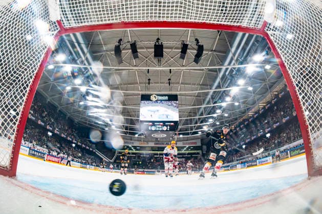 02 10 2026, Porza, Corner Arena, NL: HC Lugano v SC Rapperswill-Jona Lakers: 12 Jere Innala (Lugano) scores a empty net goal Porza Corner Arena Ticino Switzerland Copyright: xJustPictures.ch JarixPestelaccix jp-en-JaPe-_DSC3398