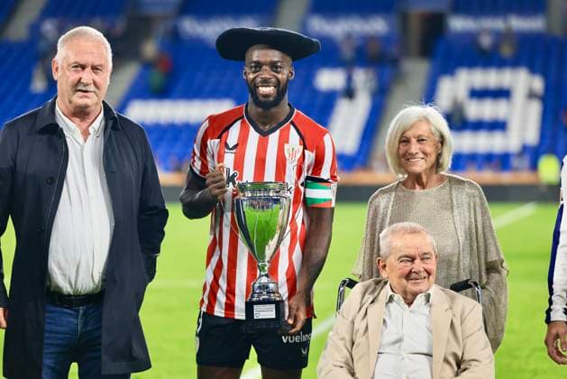 ESP: Euskal Herria Txapela Real Sociedad - Atletico Madrid Athletic Club wins the game and wins the Euskal Herria, And Athletic s Inaki Williams receives the trophy wearing the txapela. during friendly match Euskal Herria Txapela 2026-27 between Real Sociedad - Atletico Madrid played at Anoeta Stadium in Gipuzcoa on September 14, 2026 in Spain Spain Futbol Copyright: xAgenciaxLOFx