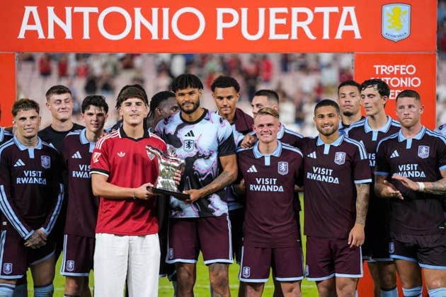 October 2, 2026, Sevilla, Sevilla, Spain: Players of Aston Villa FC pose with the trophy after winning the XV Antonio Puerta Trophy, football match between Sevilla FC and Aston Villa FC at Ramon Sanchez-Pizjuan Stadium on October 2, 2026, in Seville, Spain. Sevilla Spain - ZUMAa181 20261002_zaa_a181_068 Copyright: xJoaquinxCorcherox