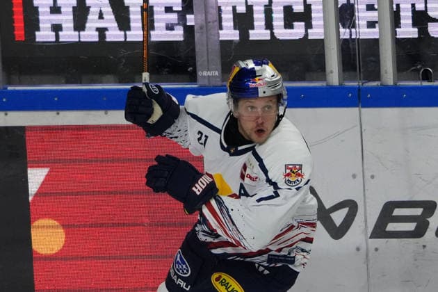 Köln, DEL, Saison 2026 2027, Kölner Haie vs EHC Red Bull München , 02.10.2026. Lanxessarena Köln, veit oswald Kölner Haie, jubeln