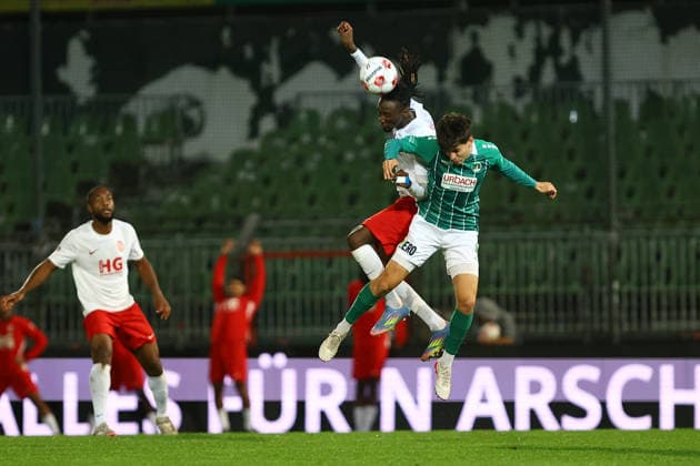 17 Lennard Heiduck (VfB Lübeck), 16 Stephan Wemakor (Eimsbütteler TV) Fußball I Herren I Regionalliga Nord I Saison 2026-2027 I 12. Spieltag I VfB Lübeck - Eimsbütteler TV I 02.10.2026 I Stadion an der Lohmühle