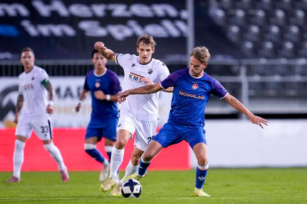 v.li.: Max Christiansen (SVS, 26), Nicklas Shipnoski (FCK, 7), Zweikampf, Spielszene, Duell, duel, tackle, tackling, Dynamik, Action, Aktion, 02.10.2026, Sandhausen (Deutschland), Fussball, Regionalliga Südwest, SV Sandhausen - 1. FC Kaiserslautern II