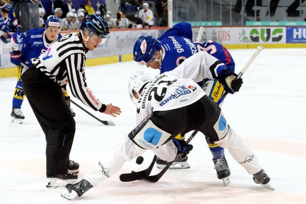 RECORD DATE NOT STATED National League 2026-27 EHC Kloten vs Fribourg-Gotteron - Fribourg forward Henrik Borgström (21) and kloten Reto Sachäppi (91) Swiss Arena, Kloten (ZH) Switzerland Copyright: xSergioxBrunettix