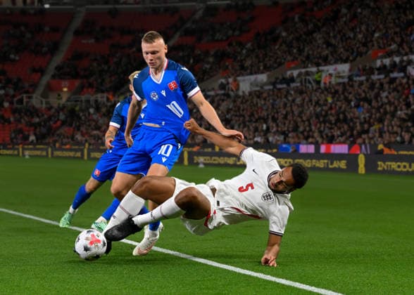 U21, U 21 England v U21 Slovakia, U21 UEFA EUROPEAN CHAMPIONSHIPS Ashley PHILLIPS of England and Nino Marcelli of Slovakia battle ofr the ball during the U21 UEFA EUROPEAN CHAMPIONSHIPS match between U21 England and U21 Slovakia at the Bet365 Stadium, Stoke-on-Trent, UK on 2 October 2026. Stoke-on-Trent Bet365 Stadium Staffordshire UK Editorial use only , Copyright: xMarkxDunnx PSI-24952-0052