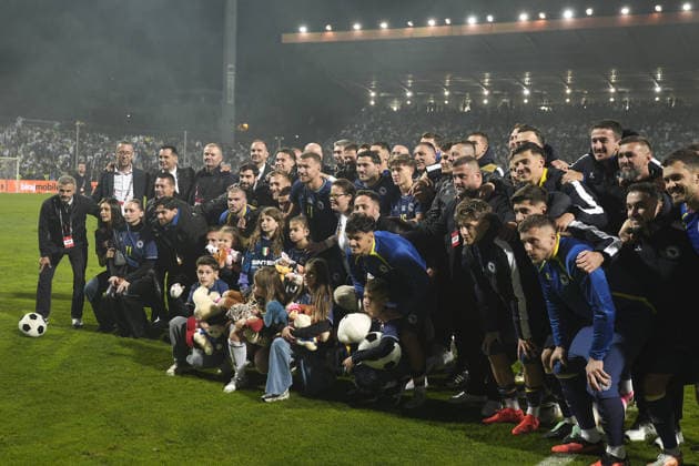 Edin Dzeko bids farewell to Bosnia and Herzegovina national team, Nationalteam ZENICA, BOSNIA AND HERZEGOVINA - OCTOBER 02: Edin Dzeko (11) of Bosnia and Herzegovina plays his final match for the national team during the UEFA Nations League Group B4 soccer match between Bosnia and Herzegovina and Sweden at Bilino Polje Stadium in Zenica, Bosnia and Herzegovina, on October 02, 2026, before being lifted onto his teammates’ shoulders and bidding farewell to supporters alongside his family after the match. Samir Jordamovic Anadolu Zenica Bosnia and Herzegovina. Editorial use only. Please get in touch for any other usage.  Copyright: x2026xAnadoluxSamirxJordamovicx