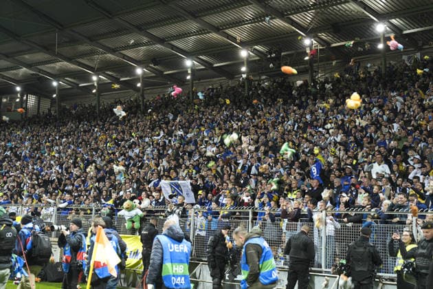 Edin Dzeko bids farewell to Bosnia and Herzegovina national team, Nationalteam ZENICA, BOSNIA AND HERZEGOVINA - OCTOBER 02: Edin Dzeko (11) of Bosnia and Herzegovina plays his final match for the national team during the UEFA Nations League Group B4 soccer match between Bosnia and Herzegovina and Sweden at Bilino Polje Stadium in Zenica, Bosnia and Herzegovina, on October 02, 2026, before being lifted onto his teammates’ shoulders and bidding farewell to supporters alongside his family after the match. Samir Jordamovic Anadolu Zenica Bosnia and Herzegovina. Editorial use only. Please get in touch for any other usage.  Copyright: x2026xAnadoluxSamirxJordamovicx