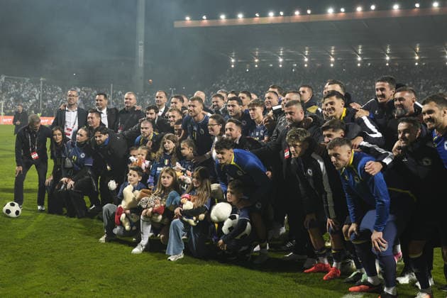 Edin Dzeko bids farewell to Bosnia and Herzegovina national team, Nationalteam ZENICA, BOSNIA AND HERZEGOVINA - OCTOBER 02: Edin Dzeko (11) of Bosnia and Herzegovina plays his final match for the national team during the UEFA Nations League Group B4 soccer match between Bosnia and Herzegovina and Sweden at Bilino Polje Stadium in Zenica, Bosnia and Herzegovina, on October 02, 2026, before being lifted onto his teammates’ shoulders and bidding farewell to supporters alongside his family after the match. Samir Jordamovic Anadolu Zenica Bosnia and Herzegovina. Editorial use only. Please get in touch for any other usage.  Copyright: x2026xAnadoluxSamirxJordamovicx