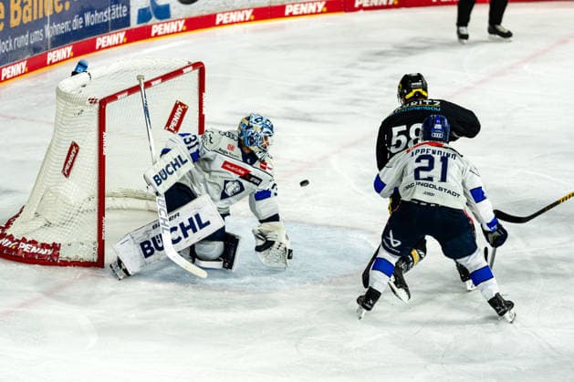 Große Chance fuer 58KEV, GER, Krefeld Pinguine vs. ERC Ingolstadt, Eishockey, PENNY DEL, 5. Spieltag, Spielzeit 2026 2027, 02.10.2026 GER, Krefeld Pinguine vs. ERC Ingolstadt, Eishockey, PENNY DEL, 5. Spieltag, Spielzeit 2026 2027, 02.10.2026 Krefeld Copyright: xEibner-Pressefoto FabianxFriesex EP_FFE