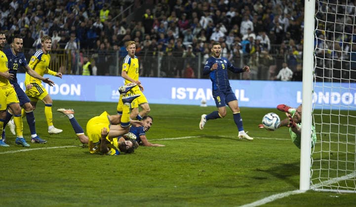 Bosnia and Herzegovina v Sweden - UEFA Nations League ZENICA, BOSNIA AND HERZEGOVINA - OCTOBER 02: Players of Bosnia and Herzegovina and Sweden in action during the UEFA Nations League soccer match between Bosnia and Herzegovina and Sweden at the Kamberovica polje Stadium (Bilino Polje Stadium) in Zenica, Bosnia and Herzegovina on October 02, 2026. Samir Jordamovic Anadolu Sarajevo Bosnia and Herzegovina. Editorial use only. Please get in touch for any other usage.  Copyright: x2026xAnadoluxSamirxJordamovicx