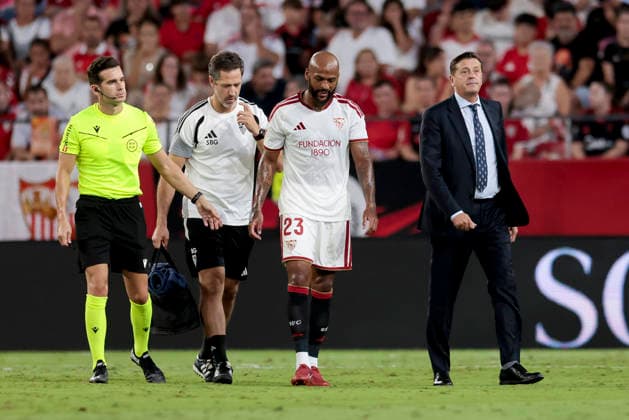 Sevilla FC v Aston Villa - Friendly Match Marcos do Nacimiento Marcao of Sevilla FC lies injured on the field during the XV Antonio Puerta Trophy match between Sevilla FC and Aston Villa at Ramon Sanchez Pizjuan in Seville, Spain, on October 2, 2026. Seville Spain  Copyright: xJosexLuisxContrerasx originalFilename:joseluiscontreras-sevillaf261002_npvGV.jpg