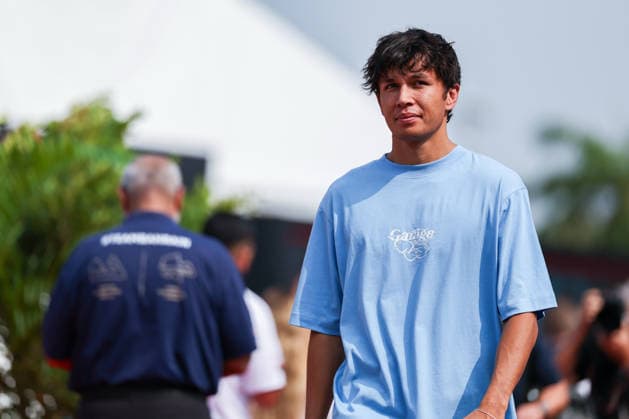 KUALA LUMPUR, MALAYSIA - OCTOBER 03: Alexander Albon of Thailand and Atlassian Williams F1 Team arrives on Saturday prior to Final Practice & Qualifying ahead of the FIA Formula 1 Grand Prix of Bahrain in Malaysia at the Sepang Circuit on October 03, 2026 in Kuala Lumpur, Malaysia. (Photo by Qian Jun SPP-Paddocker) Copyright: xQianxJun SPP-Paddockerx Sportspressphoto_SPR244372