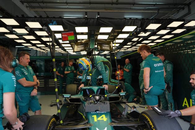 03.10.2026, Sepang International Circuit, Kuala Lumpur, 2026 Formula 1 Gulf Air Bahrain Grand Prix , Fernando Alonso (ESP), Aston Martin Aramco Formula One Team bereitet sich auf seinen Einsatz vor. (Photo by Hasan Bratic DeFodi Images) -
