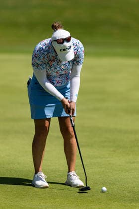 October 2, 2026, Honolulu, Hawaii, USA: MANON DE ROEY putts on the 10th green during the second day of the 2026 Lotte Championship at Hoakalei Country Club, Ewa Beach, Hawaii, USA. Honolulu USA - ZUMAm310 20261002_zsp_m310_021 Copyright: xElliotxMilesx