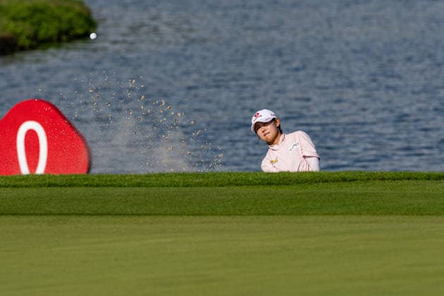 October 2, 2026, Honolulu, Hawaii, USA: YOUMIN HWANG makes a chip shot at the 18th green during Round 2 of the 2026 Lotte Championship at Hoakalei Country Club, Ewa Beach, Hawaii, USA. Honolulu USA - ZUMAm310 20261002_zsp_m310_033 Copyright: xElliotxMilesx