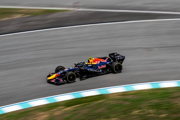 F1 - BAHRAIN GRAND PRIX IN MALAYSIA 2026 06 HADJAR Isack (fra), Red Bull Racing Ford RB22, action during the 2026 Formula 1 Bahrain Grand Prix in Malaysia, 16th round of the 2026 Formula One World Championship, WM, Weltmeisterschaft from October 2 to 4, 2026 on the Sepang International Circuit, in Sepang, Malaysia - SepangMalaysia  Copyright: xALBERTOxVIMERCATIx