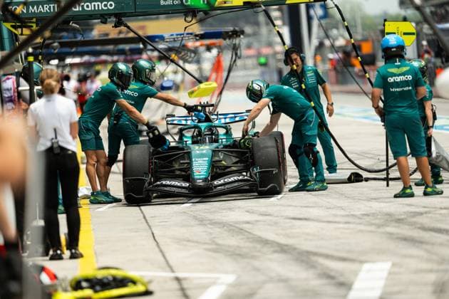 Formula 1 Gulf Air Bahrain Grand Prix in Malaysia 2026 Levi Erb OVERTAKE MAXPPP - Sepang 03 10 2026 18 STROLL Lance (can), Aston Martin Aramco Formula One Team, action at the Formula 1 Gulf Air Bahrain Grand Prix 2026 in Malaysia, the 15th round of the 2026 FIA Formula 1 World Championship, WM, Weltmeisterschaft at the Sepang International circuit, from 1 to 4 October 2026 Sepang Sepang International Circuit Malaysia  Copyright: xOVERTAKE MAXPPPxLevixErbx OVT202610033849 OVT202610033849
