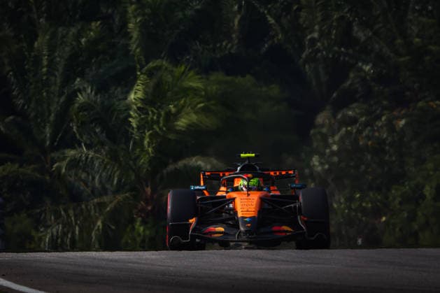01 NORRIS Lando (gbr), McLaren F1 Team MCL40, action F1 GP 16 Bahrain 2026 in Malaysia F1 GP 16 Bahrain 2026 in Malaysia 03 VERSTAPPEN Max (nld), Red Bull Racing Ford RB22, action F1 GP 16 Bahrain 2026 in Malaysia 01 NORRIS Lando (gbr), McLaren F1 Team MCL40, action during the 2026 Formula 1 Bahrain Grand Prix in Malaysia, 16th round of the 2026 Formula One World Championship, WM, Weltmeisterschaft from October 2 to 4, 2026 on the Sepang International Circuit, in Sepang, Malaysia - Photo Antonin Vincent DPPI Malaysia