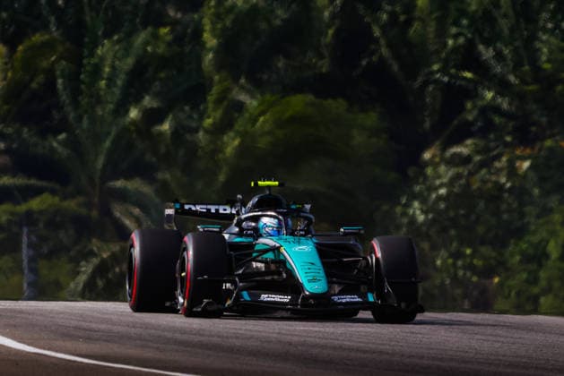 12 KIMI ANTONELLI Andrea (ita), Mercedes AMG F1 Team W17, action F1 GP 16 Bahrain 2026 in Malaysia F1 GP 16 Bahrain 2026 in Malaysia 03 VERSTAPPEN Max (nld), Red Bull Racing Ford RB22, action F1 GP 16 Bahrain 2026 in Malaysia 63 RUSSELL George (gbr), Mercedes AMG F1 Team W17, action during the 2026 Formula 1 Bahrain Grand Prix in Malaysia, 16th round of the 2026 Formula One World Championship, WM, Weltmeisterschaft from October 2 to 4, 2026 on the Sepang International Circuit, in Sepang, Malaysia - Photo Antonin Vincent DPPI Malaysia