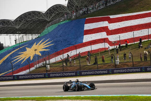 23 ALBON Alexander (tha), Williams F1 Team FW48, action F1 GP 16 Bahrain 2026 in Malaysia F1 GP 16 Bahrain 2026 in Malaysia 03 VERSTAPPEN Max (nld), Red Bull Racing Ford RB22, action F1 GP 16 Bahrain 2026 in Malaysia 23 ALBON Alexander (tha), Williams F1 Team FW48, action during the 2026 Formula 1 Bahrain Grand Prix in Malaysia, 16th round of the 2026 Formula One World Championship, WM, Weltmeisterschaft from October 2 to 4, 2026 on the Sepang International Circuit, in Sepang, Malaysia - Photo Xavier Bonilla DPPI Malaysia