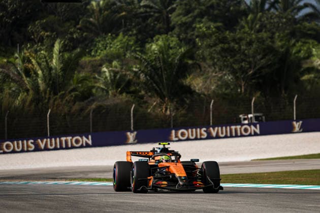 01 NORRIS Lando (gbr), McLaren F1 Team MCL40, action F1 GP 16 Bahrain 2026 in Malaysia F1 GP 16 Bahrain 2026 in Malaysia 03 VERSTAPPEN Max (nld), Red Bull Racing Ford RB22, action F1 GP 16 Bahrain 2026 in Malaysia 01 NORRIS Lando (gbr), McLaren F1 Team MCL40, action during the 2026 Formula 1 Bahrain Grand Prix in Malaysia, 16th round of the 2026 Formula One World Championship, WM, Weltmeisterschaft from October 2 to 4, 2026 on the Sepang International Circuit, in Sepang, Malaysia - Photo Xavier Bonilla DPPI Malaysia