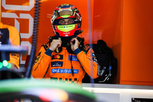 PIASTRI Oscar (aus), McLaren F1 Team MCL40, portrait F1 GP 16 Bahrain 2026 in Malaysia KIMI ANTONELLI Andrea (ita), Mercedes AMG F1 Team W16, portrait F1 GP 16 Bahrain 2026 in Malaysia PIASTRI Oscar (aus), McLaren F1 Team MCL40, portrait during the 2026 Formula 1 Bahrain Grand Prix in Malaysia, 16th round of the 2026 Formula One World Championship, WM, Weltmeisterschaft from October 2 to 4, 2026 on the Sepang International Circuit, in Sepang, Malaysia - Photo Antonin Vincent DPPI Malaysia
