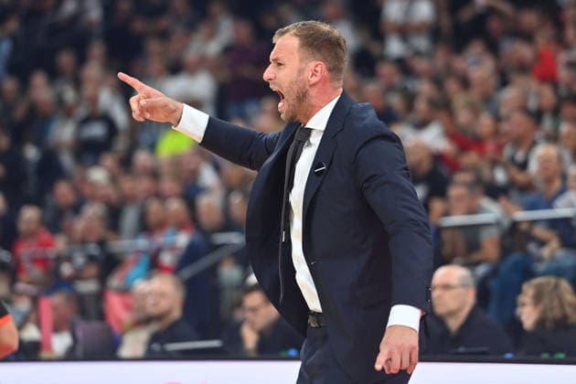 Trainer Anton GAVEL (FCB) Gestik,gibt Anweisungen, Einzelbild,angeschnittenes Einzelmotiv,Halbfigur,halbe Figur. Basketball Euro League,Saison 2026 2027, FC Bayern Muenchen - Partizan Belgrad am 02.10.2026 , S A P G A R D EN