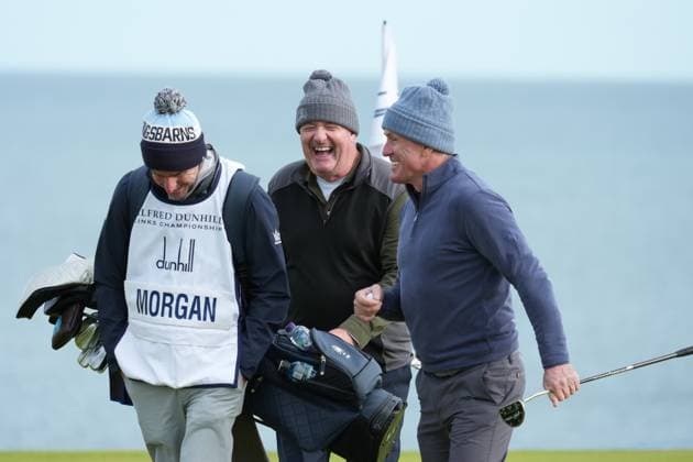 Piers Morgan and AP McCoy on the 4th green Alfred Dunhill Links Championship, Round 3, Kingsbarns Golf Links, Fife, UK, Scotland - 03 Oct 2026 United Kingdom  Copyright: xStuartxWallace Shutterstockx 17183186ap