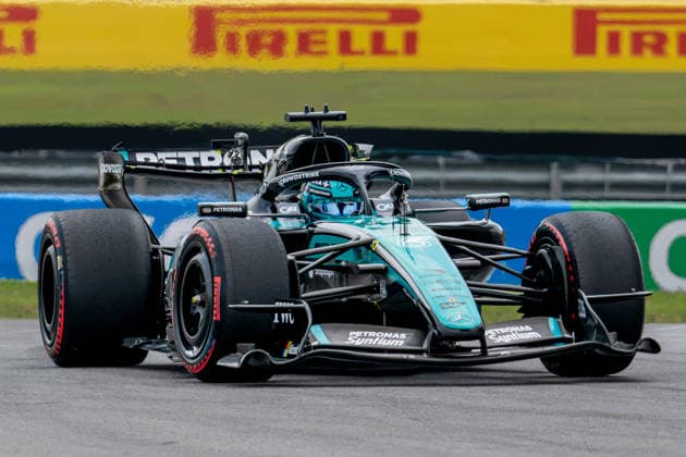3rd October 2026; Sepang IC, Kuala Lumpur, Malaysia; Formula 1, Bahrain Grand Prix, Qualifying Day; George Russell (63) of Great Britain and Mercedes-AMG PETRONAS Formula One Team takes turn 15 at Sepang circuit DavidxAsh