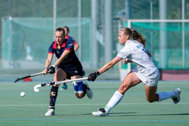 v.li.: Alessa Volkert (BHC, 7, Kapitänin), Ines Wanner (MHC, 12), Zweikampf, Spielszene, Duell, duel, tackle, tackling, Dynamik, Action, Aktion, 03.10.2026, Mannheim (Deutschland), Hockey, 1. Bundesliga, Damen, Mannheimer HC - Berliner HC
