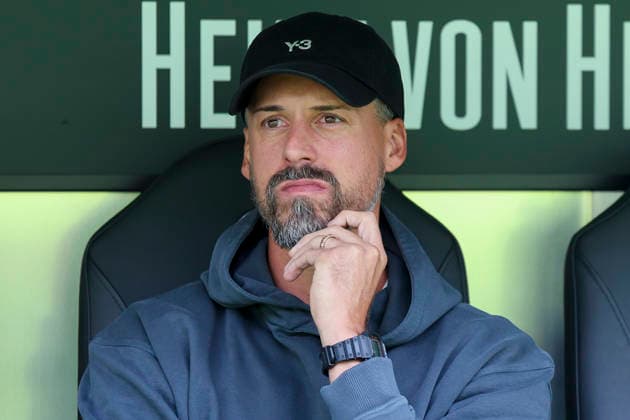 Trainer Sandro Wagner (Hannover 96) schaut enttaeuscht waehrend des Freundschaftsspiels zwischen Hannover 96 und dem SC Verl, Heinz von Heiden Arena am 03. October 2026 in Hannover, Deutschland. (Foto von Marco Steinbrenner DeFodi Images) +++ Trainer Sandro Wagner (Hannover 96) looks dejected during the Friendly match between Hannover 96 and SC Verl at Heinz von Heiden Arena on October 3, 2026 in Hannover, Germany. (Photo by Marco Steinbrenner DeFodi Images) (Photo by Marco Steinbrenner DeFodi Images) -