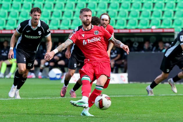 Marcel Hartel (Hannover 96) verwandelt den Foulelfmeter zum 1:0 waehrend des Freundschaftsspiels zwischen Hannover 96 und dem SC Verl, Heinz von Heiden Arena am 03. October 2026 in Hannover, Deutschland. (Foto von Marco Steinbrenner DeFodi Images) +++ Marcel Hartel (Hannover 96) converted the penalty to make it 1 0 during the Friendly match between Hannover 96 and SC Verl at Heinz von Heiden Arena on October 3, 2026 in Hannover, Germany. (Photo by Marco Steinbrenner DeFodi Images) (Photo by Marco Steinbrenner DeFodi Images) -