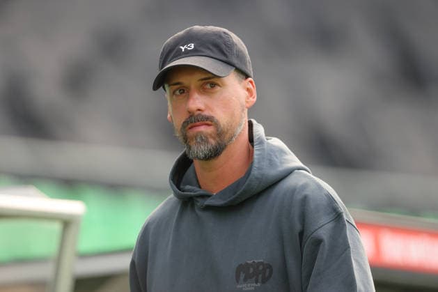 03.10.2026, xtgx, Fussball Testspiel, Hannover 96 - SC Verl, v.l. Sandro Wagner (Hannover, Trainer) Portrait, Portraet, Einzelbild (DFL DFB REGULATIONS PROHIBIT ANY USE OF PHOTOGRAPHS as IMAGE SEQUENCES and or QUASI-VIDEO) Hannover