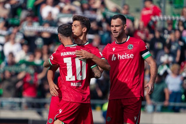Deutschland: Fussball Testspiel Vereine 2026 2027, Freundschaftsspiel - Hannover 96 vs SC Verl - Heinz von Heiden Arena (Hannover): Tor und Torjubel zum Marcel Hartel (Hannover 96, 10) Franz Roggow (Hannover 96, 13) Boris Tomiak (Hannover 96, 3) Hannover Copyright: xAymanxAlahmedx
