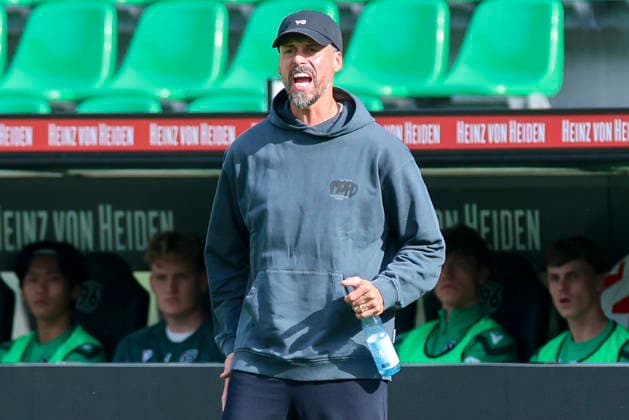 Trainer Sandro Wagner (Hannover 96) schaut enttaeuscht waehrend des Freundschaftsspiels zwischen Hannover 96 und dem SC Verl, Heinz von Heiden Arena am 03. October 2026 in Hannover, Deutschland. (Foto von Marco Steinbrenner DeFodi Images) +++ Trainer Sandro Wagner (Hannover 96) looks dejected during the Friendly match between Hannover 96 and SC Verl at Heinz von Heiden Arena on October 3, 2026 in Hannover, Germany. (Photo by Marco Steinbrenner DeFodi Images) (Photo by Marco Steinbrenner DeFodi Images) -