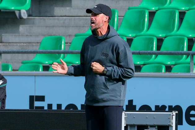 Trainer Sandro Wagner (Hannover 96) gestikuliert waehrend des Freundschaftsspiels zwischen Hannover 96 und dem SC Verl, Heinz von Heiden Arena am 03. October 2026 in Hannover, Deutschland. (Foto von Marco Steinbrenner DeFodi Images) +++ Trainer Sandro Wagner (Hannover 96) gestures during the Friendly match between Hannover 96 and SC Verl at Heinz von Heiden Arena on October 3, 2026 in Hannover, Germany. (Photo by Marco Steinbrenner DeFodi Images) (Photo by Marco Steinbrenner DeFodi Images) -