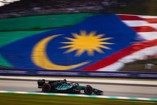 12 KIMI ANTONELLI Andrea (ita), Mercedes AMG F1 Team W17, action F1 GP 16 Bahrain 2026 in Malaysia 63 RUSSELL George (gbr), Mercedes AMG F1 Team W17, action F1 GP 16 Bahrain 2026 in Malaysia 12 KIMI ANTONELLI Andrea (ita), Mercedes AMG F1 Team W17, action during the 2026 Formula 1 Bahrain Grand Prix in Malaysia, 16th round of the 2026 Formula One World Championship, WM, Weltmeisterschaft from October 2 to 4, 2026 on the Sepang International Circuit, in Sepang, Malaysia - Photo Antonin Vincent DPPI Malaysia