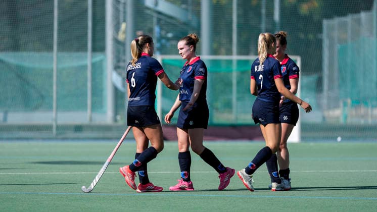 Spielerinnen vom Berliner HC, enttäuscht über die Niederlage, Enttäuschung nach dem Schlusspfiff, Highlight, Verlierer, verloren, Frustration, disappointed, pessimistisch, 03.10.2026, Mannheim (Deutschland), Hockey, 1. Bundesliga, Damen, Mannheimer HC - Berliner HC