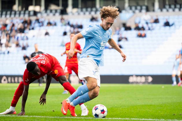 261003 Anton Höög of Malmö FF and Lamine Sadio of FC Nordsjälland during the Friendly match between Malmö FF and FC Nordsjälland on October 3, 2026 in Malmö. Photo: Avdo Bilkanovic BILDBYRAN COP 115 AB0391 fotboll football soccer fotball träningsmatch friendly match malmö ff fc nordsjälland bbeng Copyright: AVDOxBILKANOVIC BB261003AB022