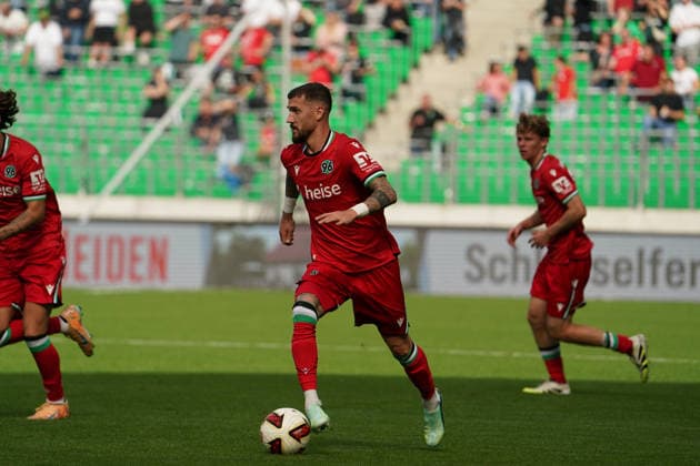 Deutschland: Fussball Testspiel Vereine 2026 2027, Freundschaftsspiel - Hannover 96 vs SC Verl - Heinz von Heiden Arena (Hannover): am Ball Marcel Hartel (Hannover 96, 10) Copyright: xAymanxAlahmedx