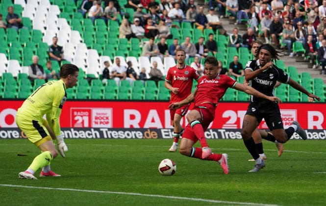 Deutschland: Fussball Testspiel Vereine 2026 2027, Freundschaftsspiel - Hannover 96 vs SC Verl - Heinz von Heiden Arena (Hannover): Torchance Benedikt Pichler (Hannover 96, 11) Copyright: xAymanxAlahmedx