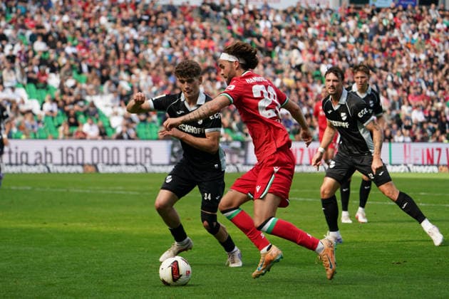 Deutschland: Fussball Testspiel Vereine 2026 2027, Freundschaftsspiel - Hannover 96 vs SC Verl - Heinz von Heiden Arena (Hannover): am Ball Kolja Oudenne (Hannover 96, 29) Copyright: xAymanxAlahmedx