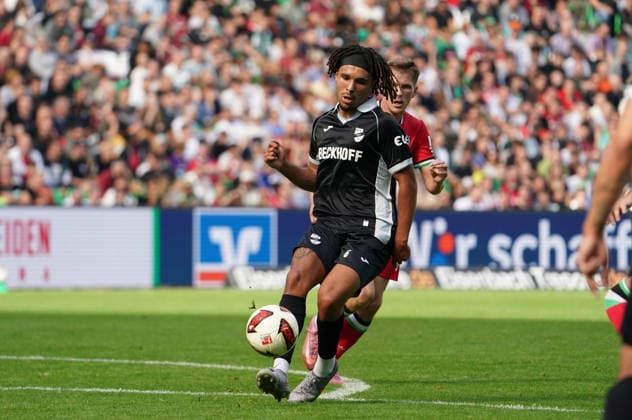 Deutschland: Fussball Testspiel Vereine 2026 2027, Freundschaftsspiel - Hannover 96 vs SC Verl - Heinz von Heiden Arena (Hannover): am Ball Joshua Eze (SC Verl, 6) Copyright: xAymanxAlahmedx