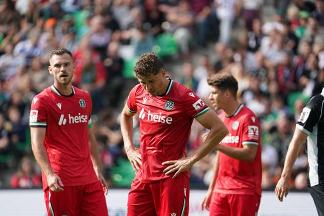 Deutschland: Fussball Testspiel Vereine 2026 2027, Freundschaftsspiel - Hannover 96 vs SC Verl - Heinz von Heiden Arena (Hannover): Geste, Gestik, Emotion Benedikt Pichler (Hannover 96, 11) Boris Tomiak (Hannover 96, 3) Copyright: xAymanxAlahmedx