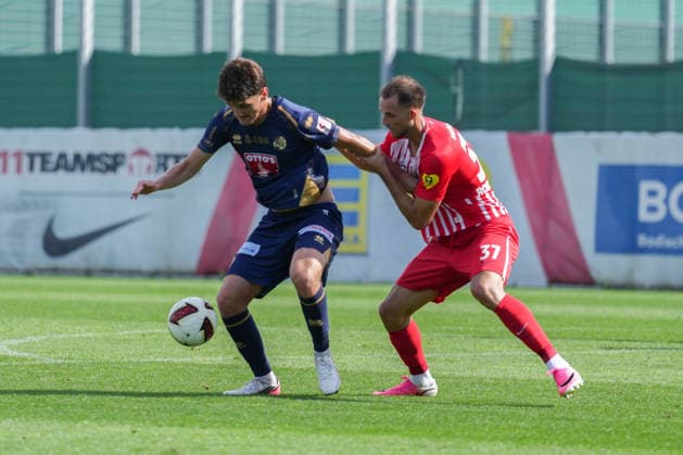 Testspiel: SC Freiburg vs FC Luzern, 03.10.2026 Sascha Meyer (FC Luzern, 71) im Zweikampf mit Max Rosenfelder (SC Freiburg, 37) Testspiel: SC Freiburg vs FC Luzern, Europa-Park Stadion, 03.10.2026 DFB DFL REGULATIONS PROHIBIT ANY USE OF PHOTOGRAPHS AS IMAGE SEQUENCES AND OR QUASI-VIDEO. Copyright: xBEAUTIFULxSPORTS Boscox