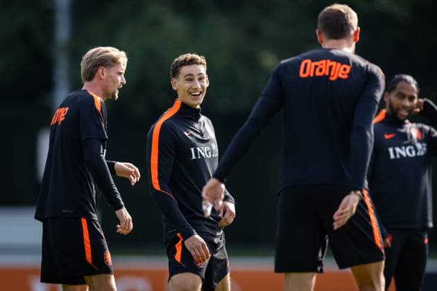 ZEIST - (lr) Kenneth Taylor, Ruben van Bommel and Micky van de Ven during a training session in preparation for the Nations League match against Serbia. SONNY LENSEN ANP xVIxANPxSportx xxANPxIVx 571377247 originalFilename: 571377247.jpg