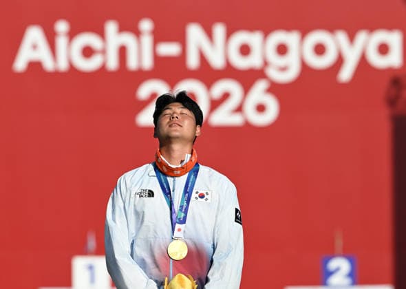 (261003) -- OKAZAKI, Oct. 3, 2026 -- Gold medalist Lee Wooseok of South Korea reacts during the awarding ceremony for the Recurve Men s Individual of Archery at the 20th Asian Games Aichi-Nagoya 2026 in Okazaki of Aichi Prefecture, Japan, Oct. 3, 2026. ) (SP)JAPAN-OKAZAKI-ASIAN GAMES-ARCHERY-RECURVE MEN S INDIVIDUAL-GOLD MEDAL MATCH YuxYang 