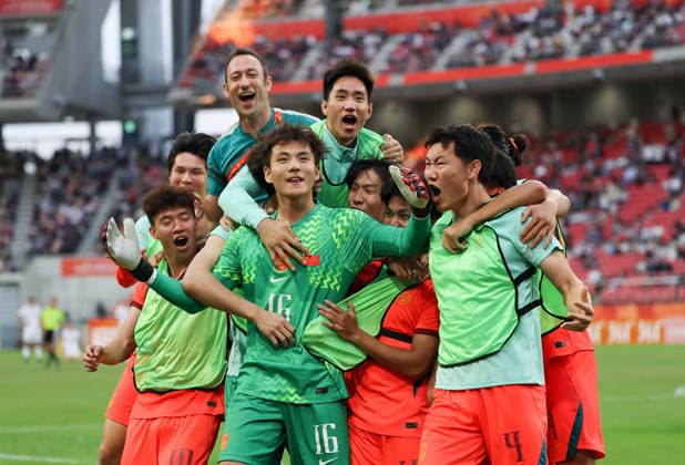 (261003) -- TOYOTA, Oct. 3, 2026 -- Players of China celebrate after winning the men s 3rd place match of football between China and Uzbekistan at 20th Asian Games Aichi-Nagoya 2026 in Toyota of Aichi Prefecture, Japan, Oct. 3, 2026. ) (SP)JAPAN-TOYOTA-ASIAN GAMES-FOOTBALL-MEN S 3RD PLACE MATCH-CHN VS UZB JiaxHaocheng 