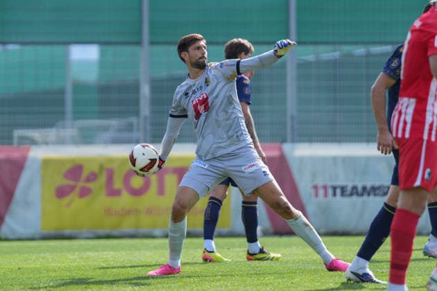 Karlo Letica (FC Luzern, 30) am Ball , Deutschland, Fussball, Testspiel, SC Freiburg vs. FC Luzern, 03.10.2026, Europa-Park Stadion, Trainingsplatz, Freiburg Freiburg Europa-Park Stadion, Trainingspl Baden-Wuerttemberg Deutschland Copyright: xArnexAmbergx