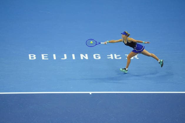 (261003) -- BEIJING, Oct. 3, 2026 -- Anna Kalinskaya of Russia hits a return to Zheng Qinwen of China during the women s singles second round match at 2026 China Open tennis tournament in Beijing, China, Oct. 3, 2026. ) (SP)CHINA-BEIJING-TENNIS-CHINA OPEN-WOMEN S SINGLES(CN) XiexHan 